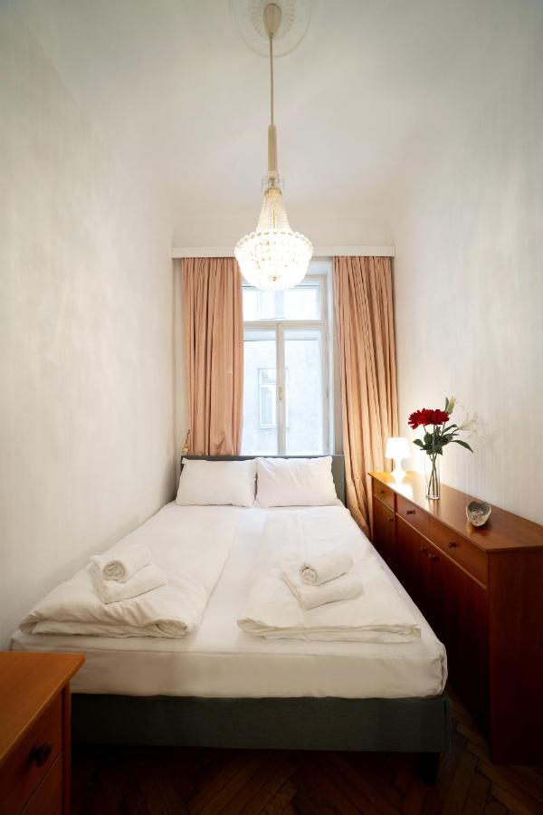 Hideaway Wahring Apartment Виена Екстериор снимка