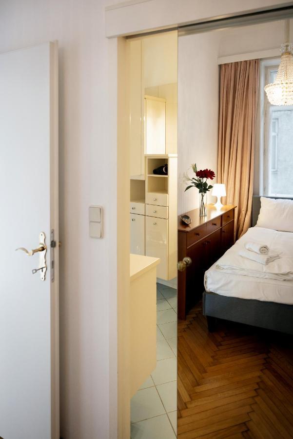 Hideaway Wahring Apartment Виена Екстериор снимка